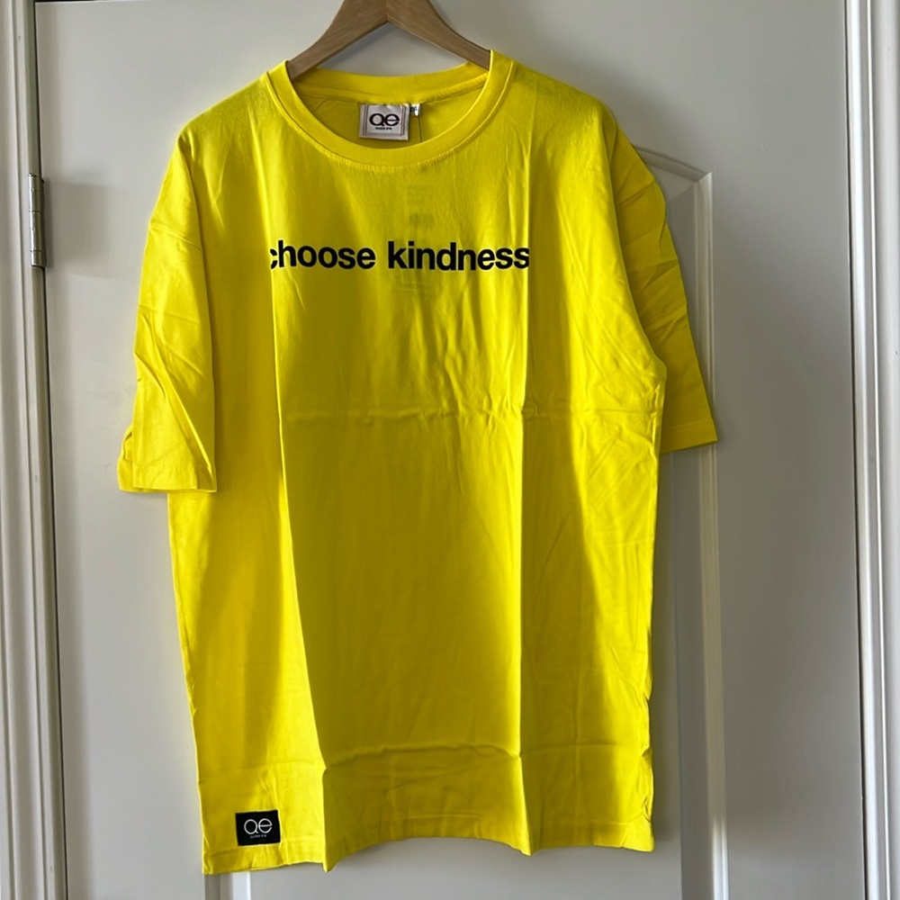 Queer Eye yellow choose kindness 2xl